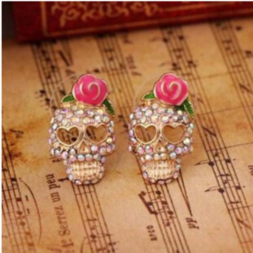 💀✨ Y2K Crystal Skull Stud Earrings – Pink Rose - Picture 4 of 5